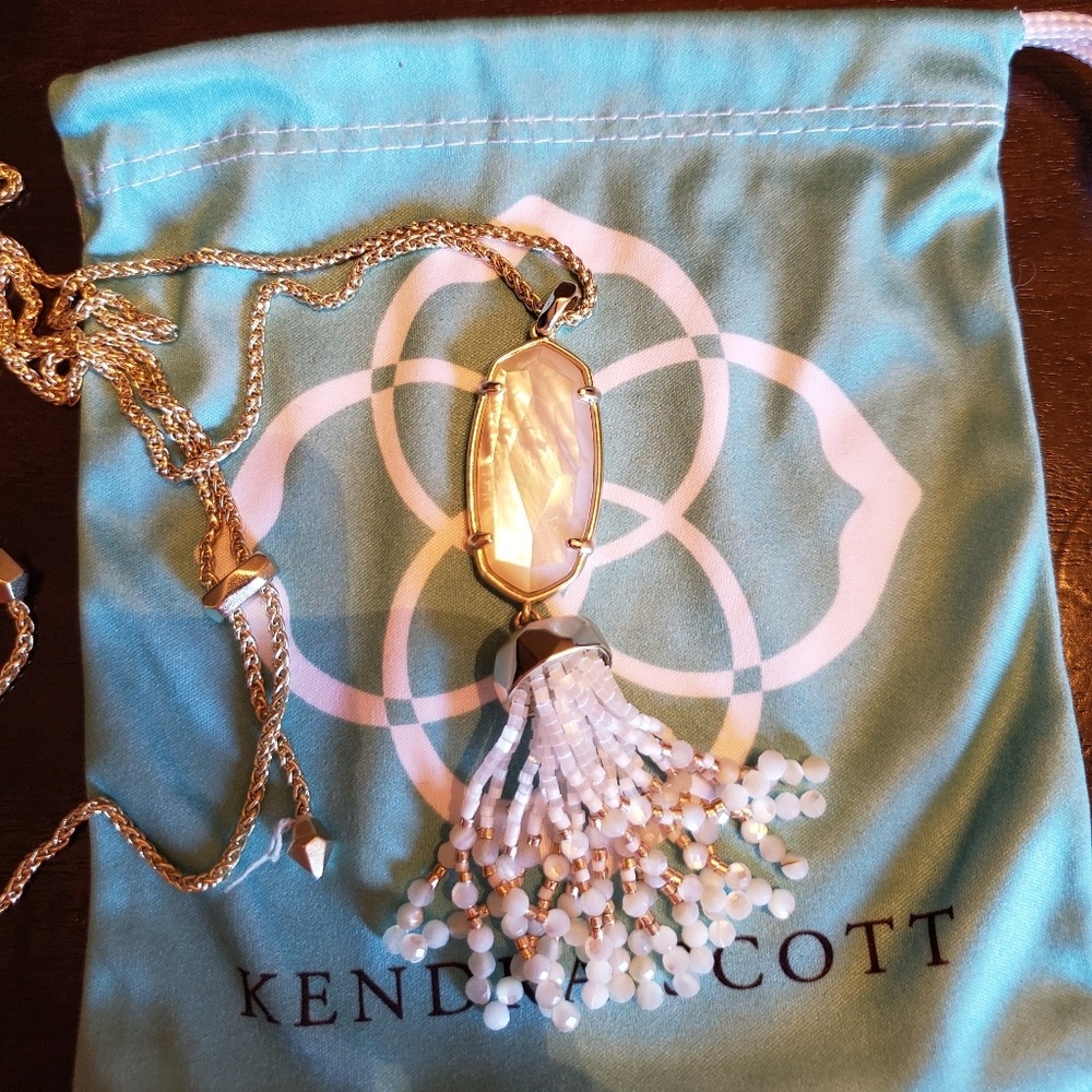 Adjustable Kendra Scott necklace